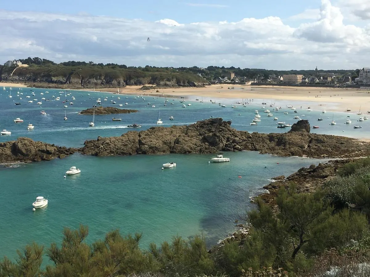 Charmante maison proche plage Saint-Lunaire France